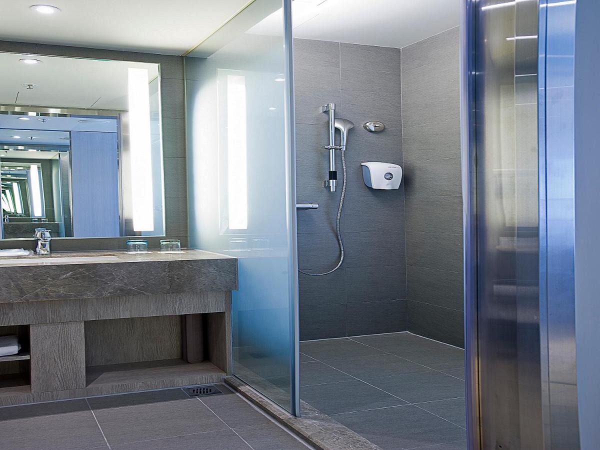 High Floor Standard Twin Room