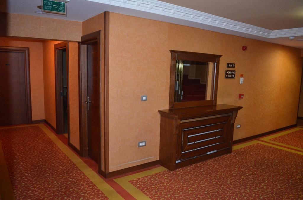 Single Room,831145577:JPEG
