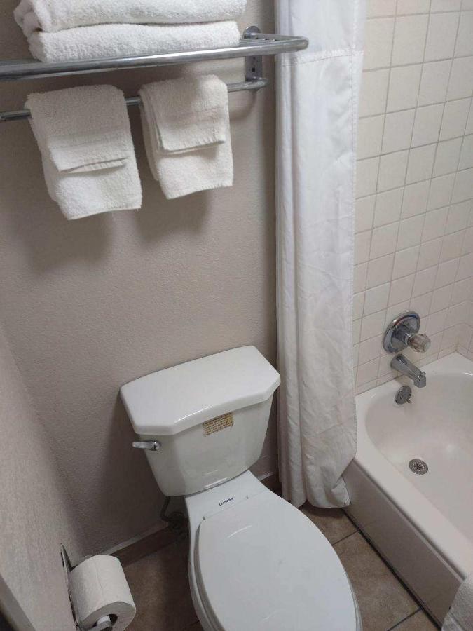 Double Room with Two Double Beds - Pet Friendly/Non-Smoking
