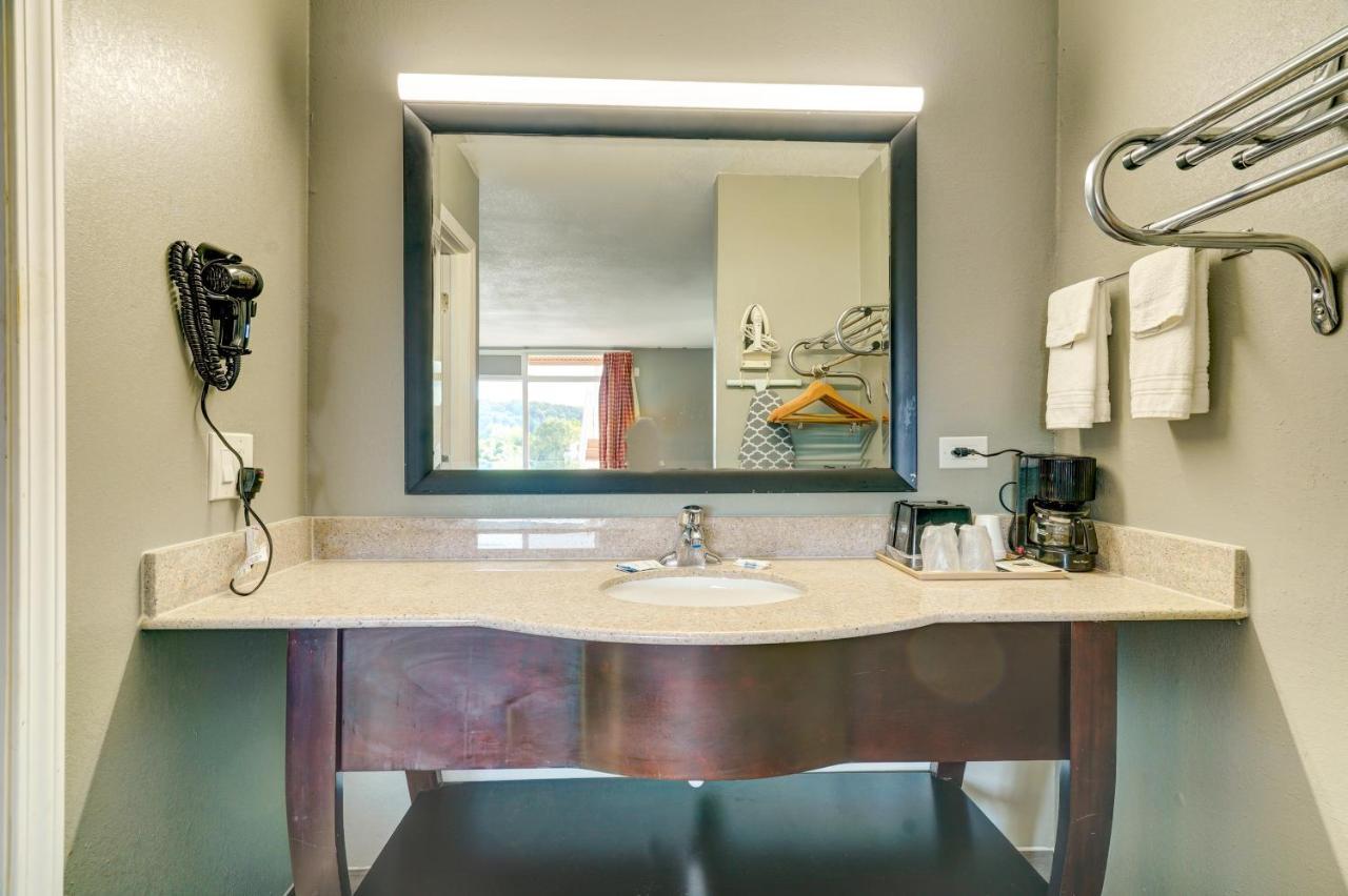 Double Room with Two Double Beds - Non-Smoking