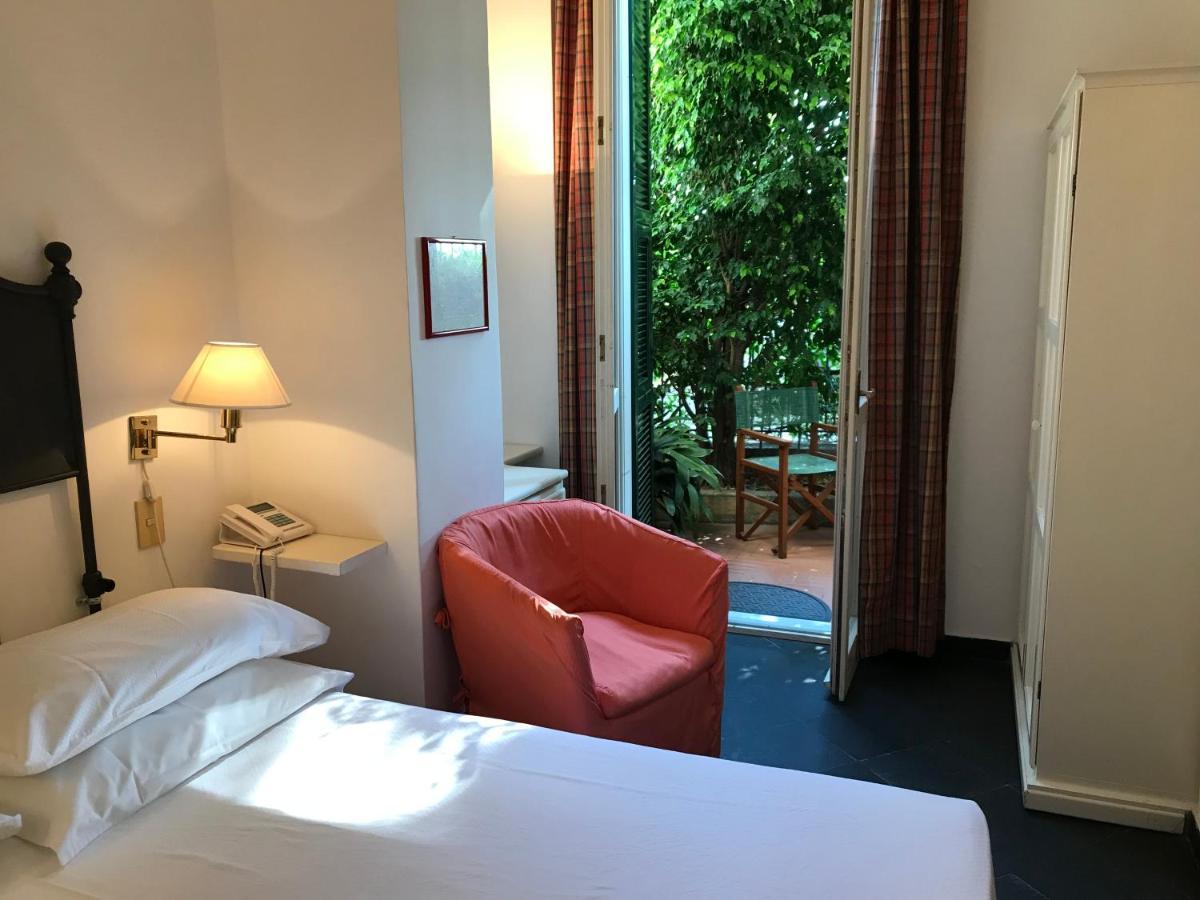 Doppel- oder Zweibettzimmer