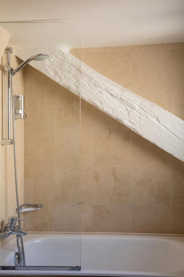Classic Double Room Bath