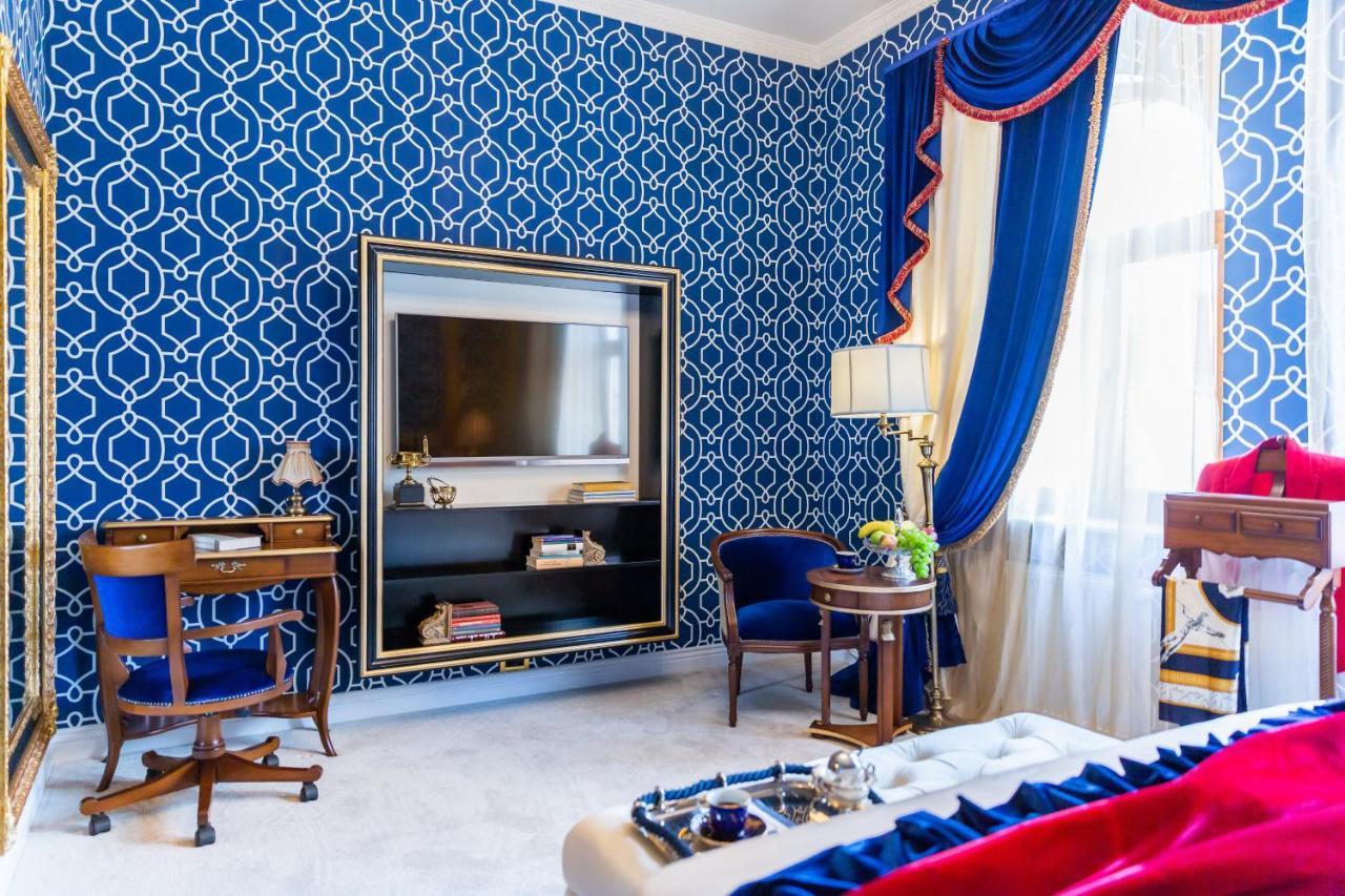 Deluxe Chic Room