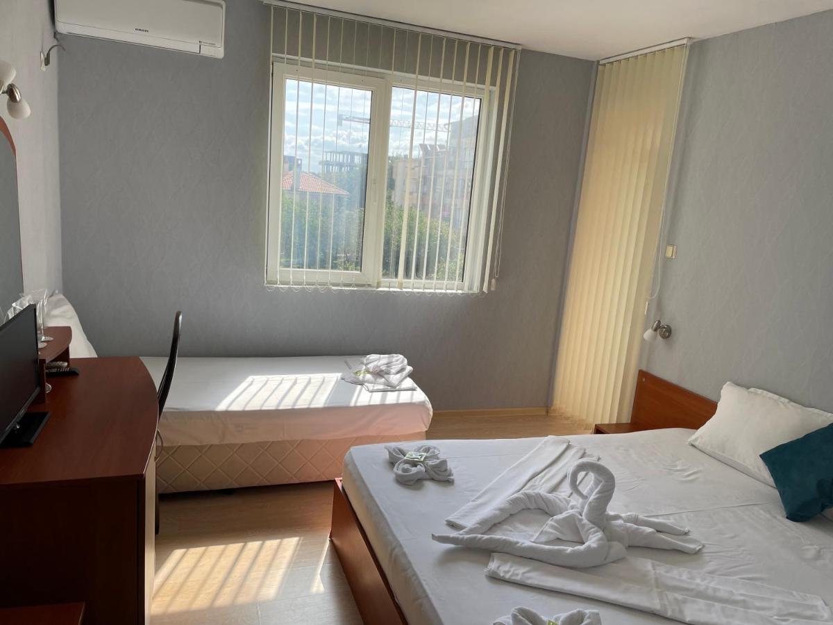 Dreibettzimmer mit Balkon