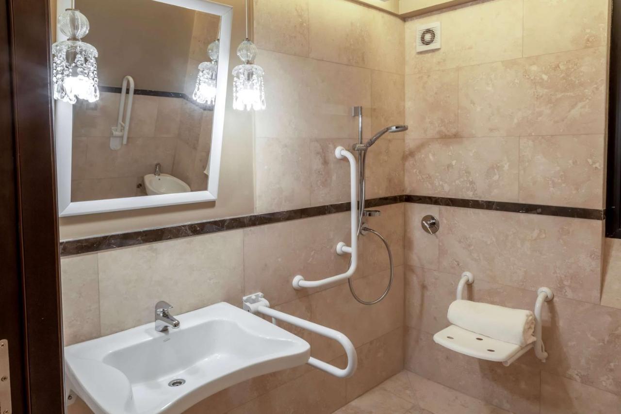 1 Double Bed Concept Mobility Accessible Room Non Smoking