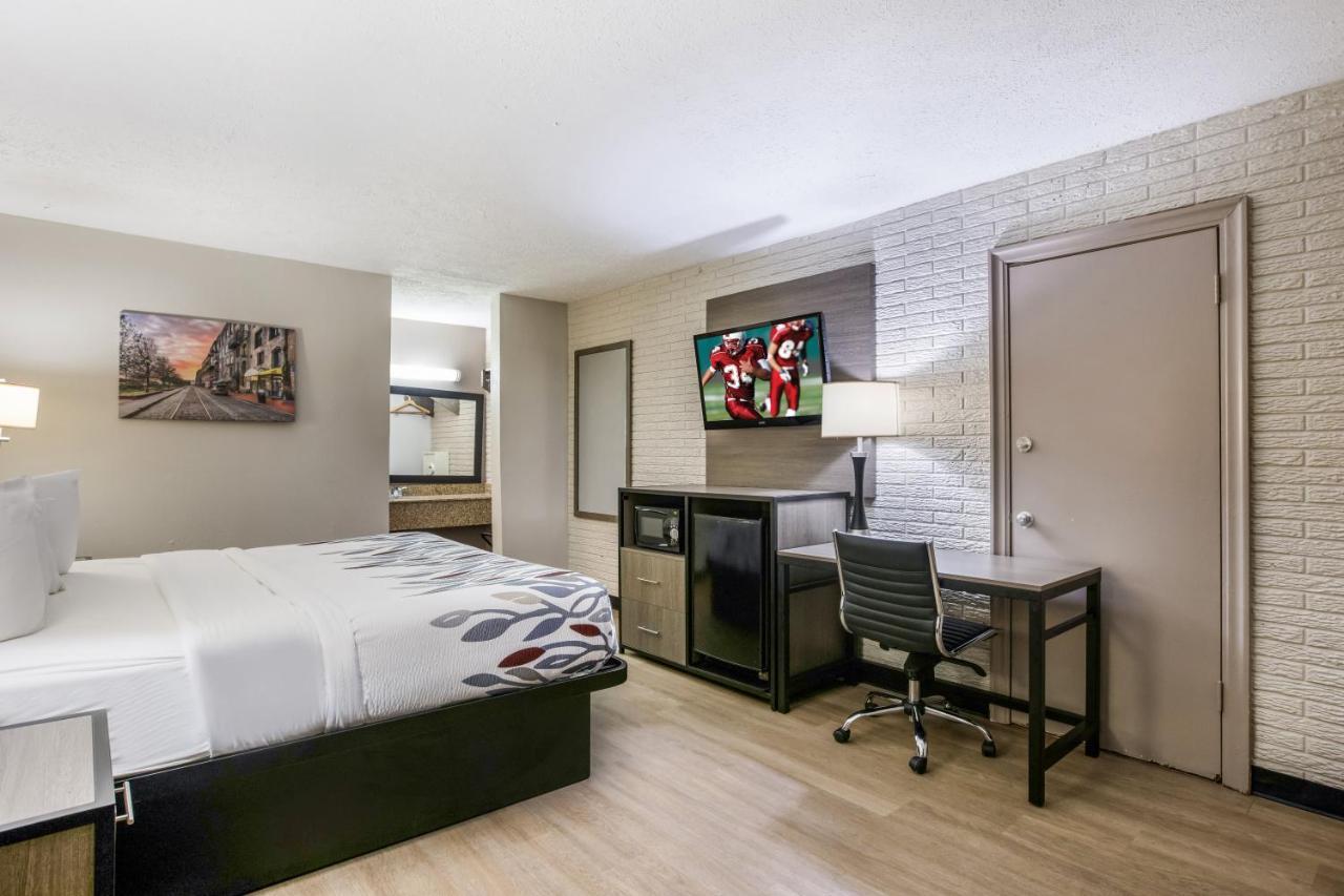 Deluxe King Room Second Floor Non-Smoking