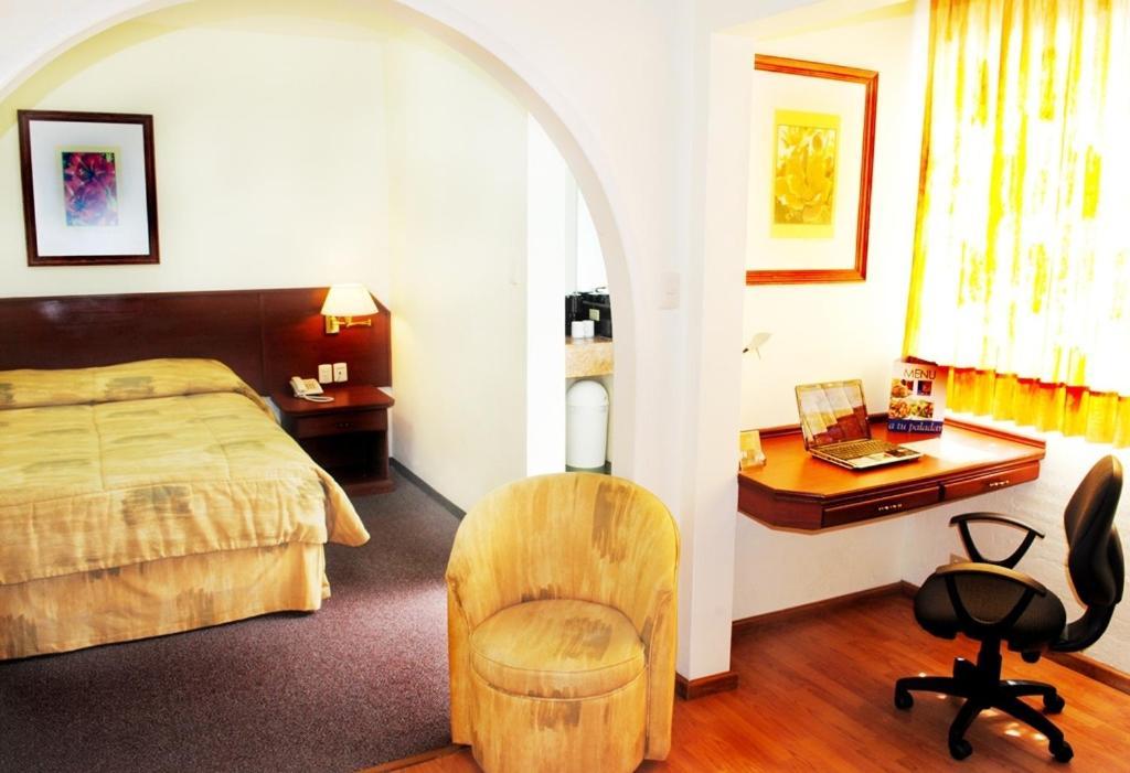 Habitación con cama grande