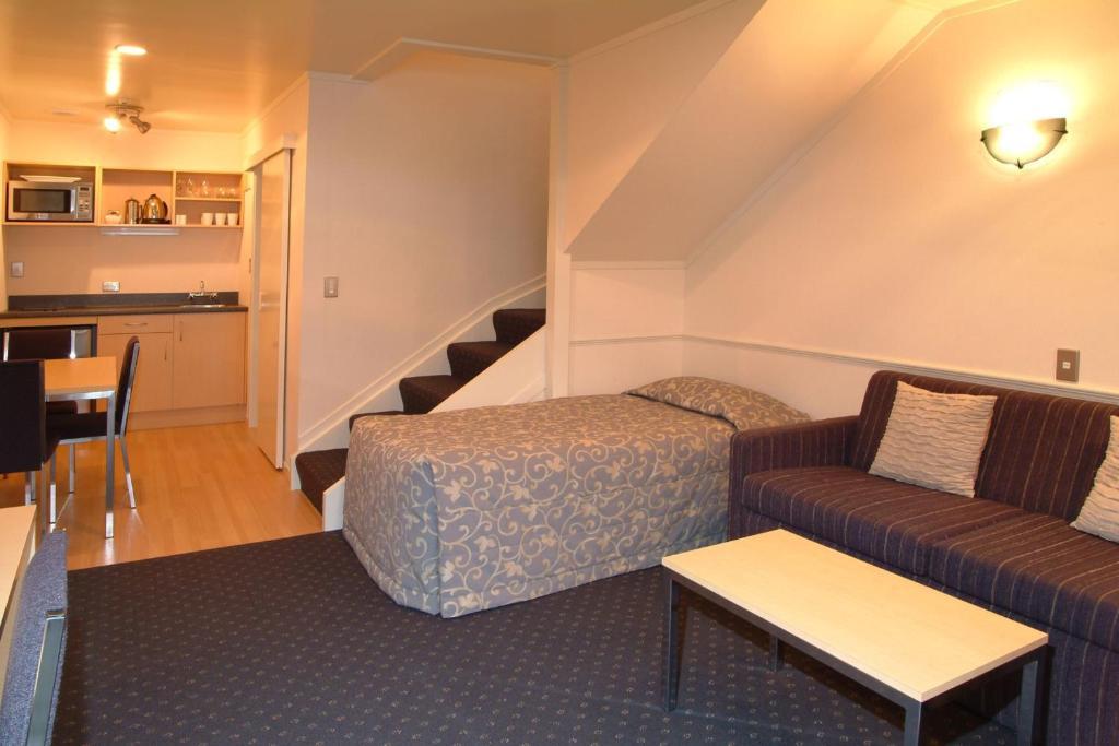 One-Bedroom Family Unit,24988866:JPEG
