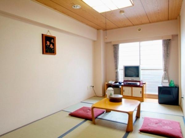 Japanese-Style Twin Room with Private Bathroom