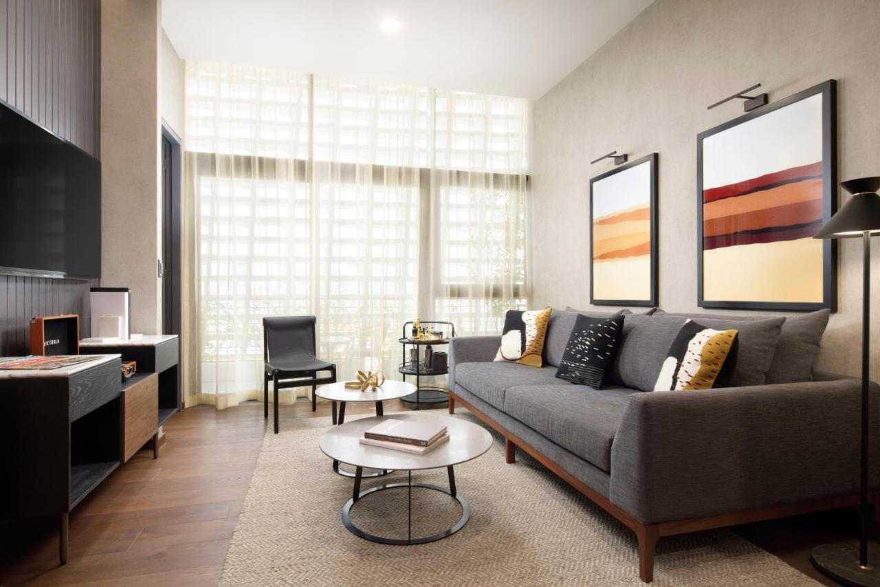 Deluxe One-Bedroom Apartment