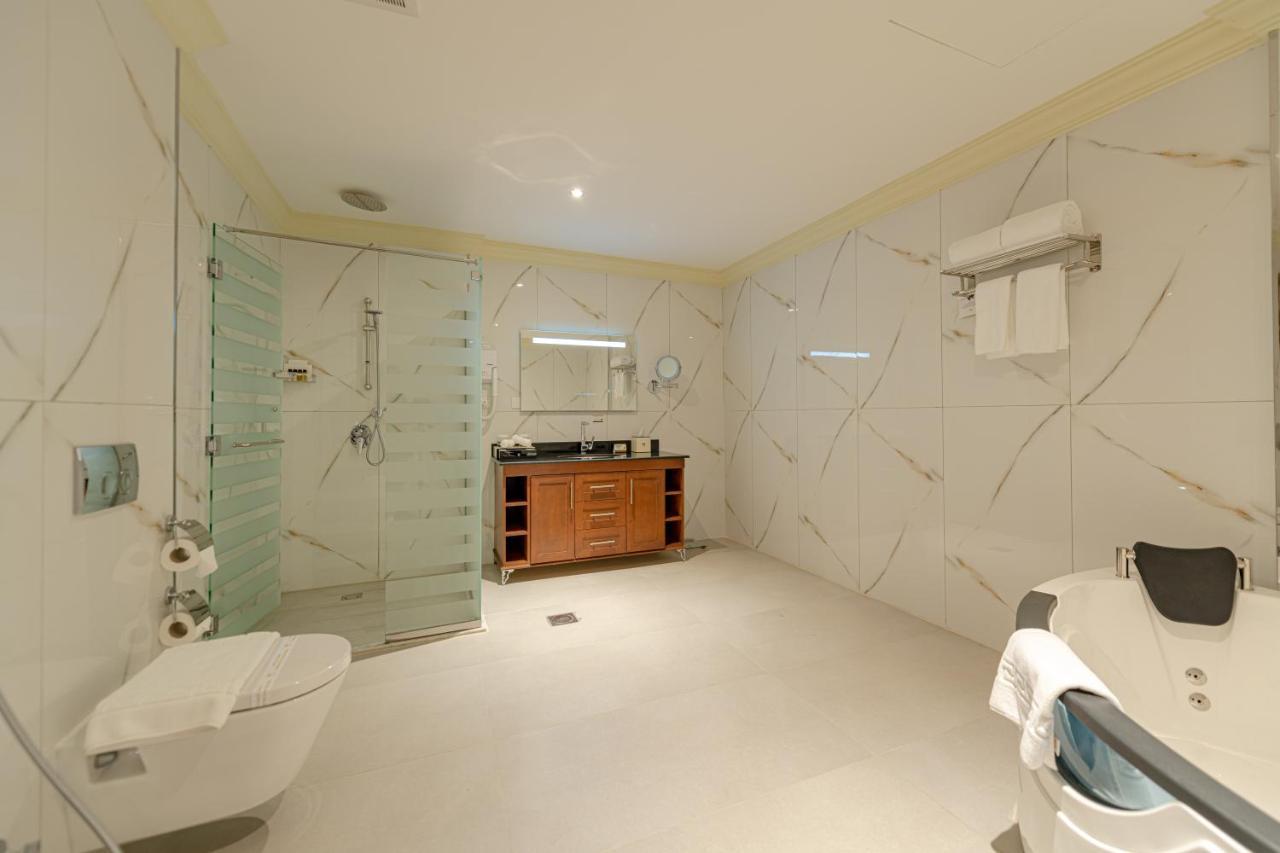 Executive Suite panoramic view Jacuzzi,1287986287:JPEG