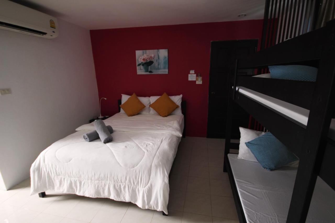 Family Room with Private Bathroom,1151755251:JPEG