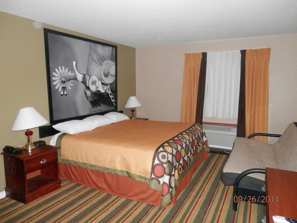 Queen Room with Three Queen Beds - Non-Smoking