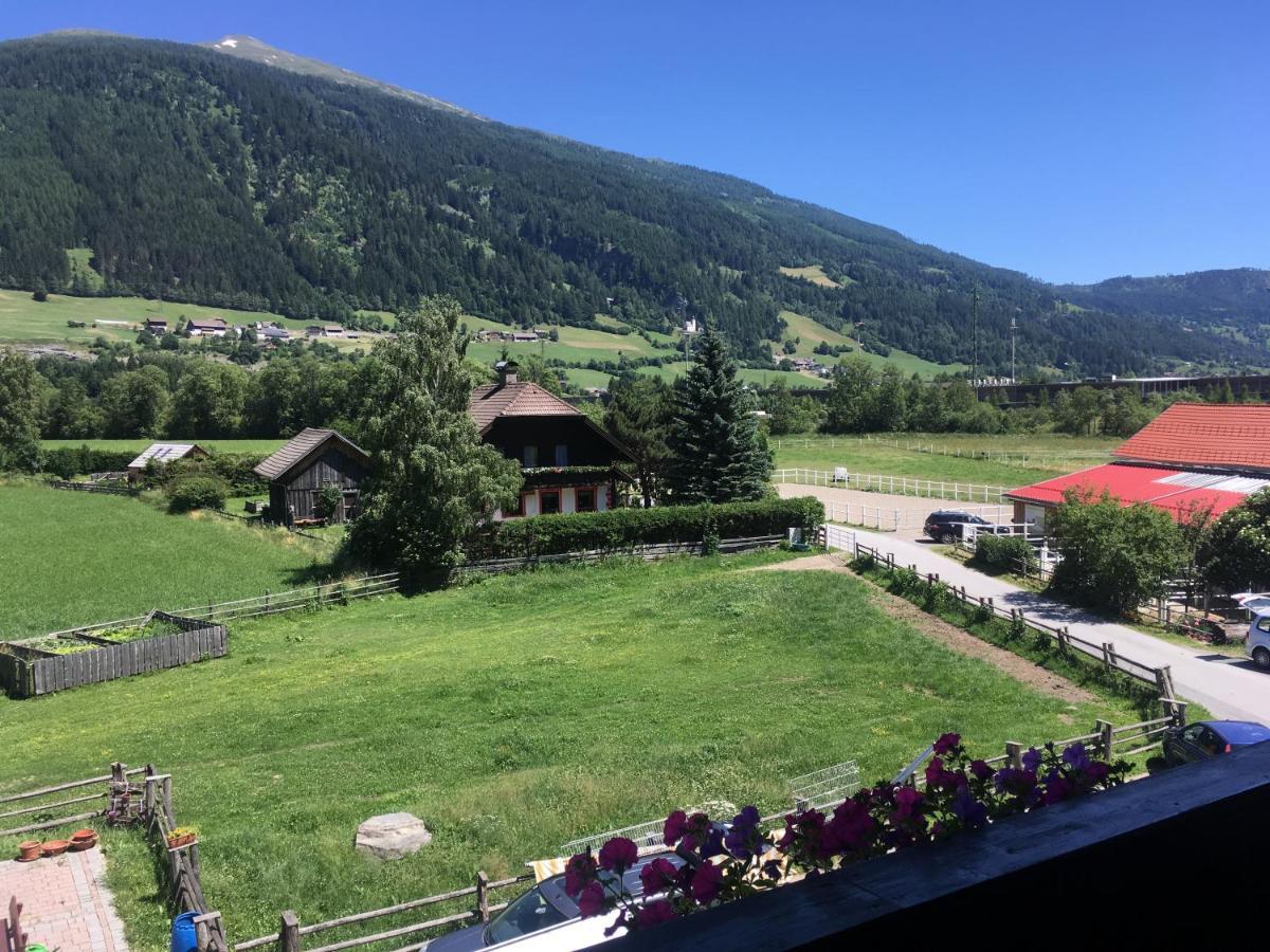 Apartment mit Balkon