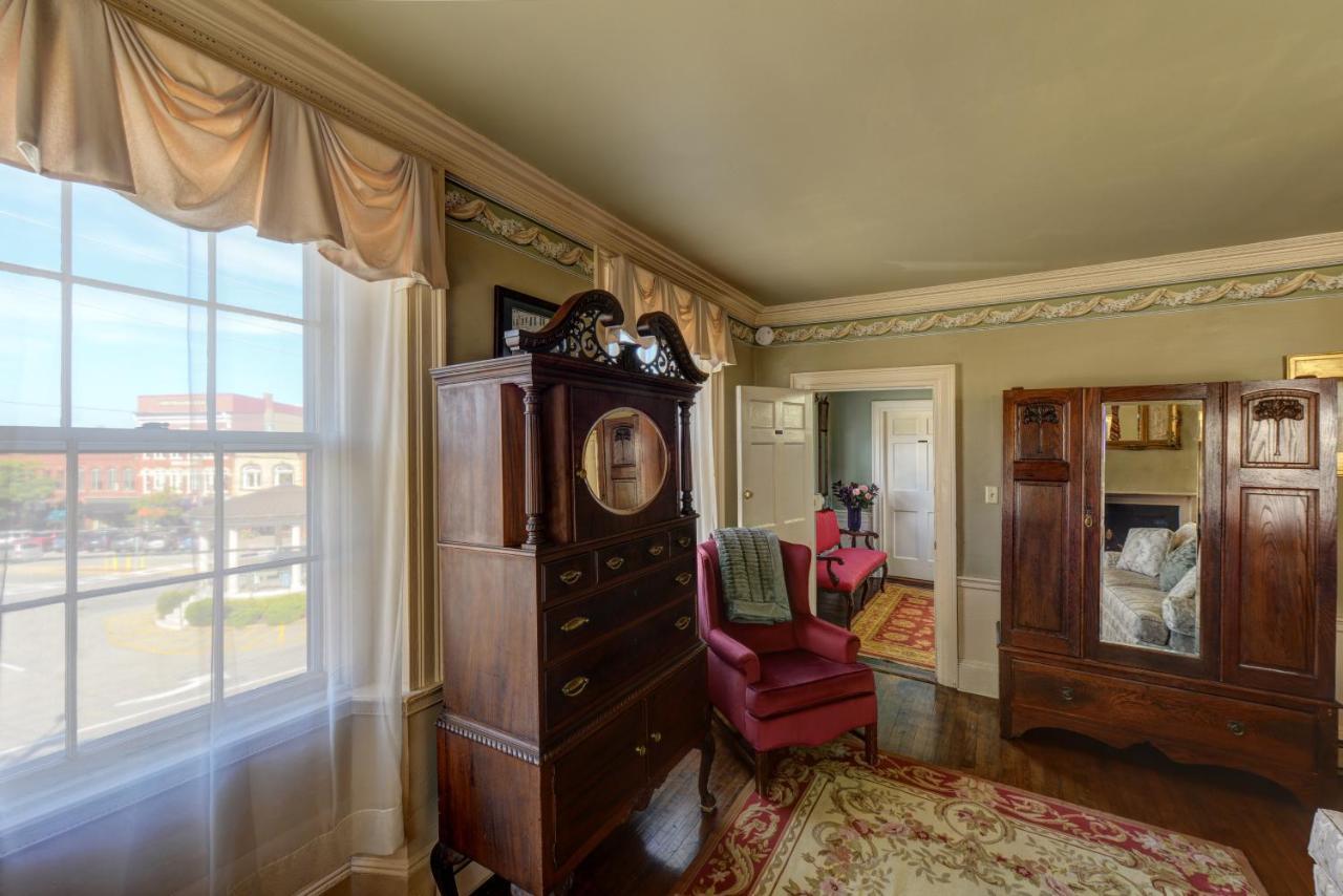 Phillips Suite