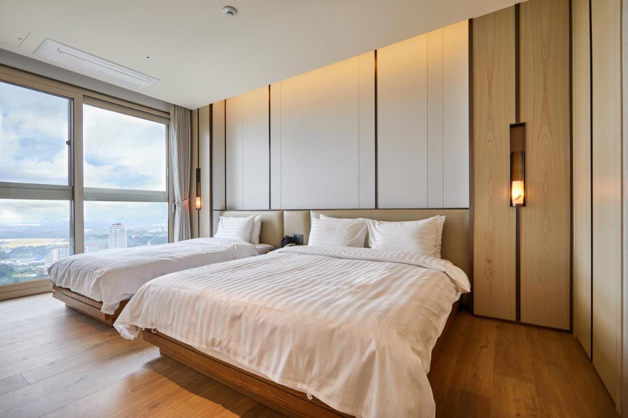Silver Suite - Bed Type Randomly Assigned (With Kitchenette)