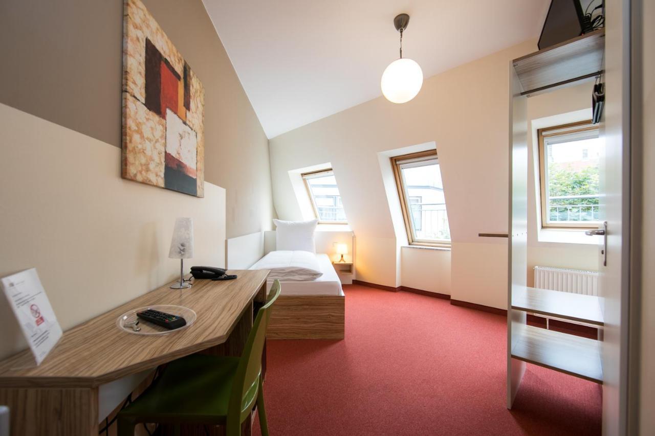Standard Single Room,1153254567:JPEG