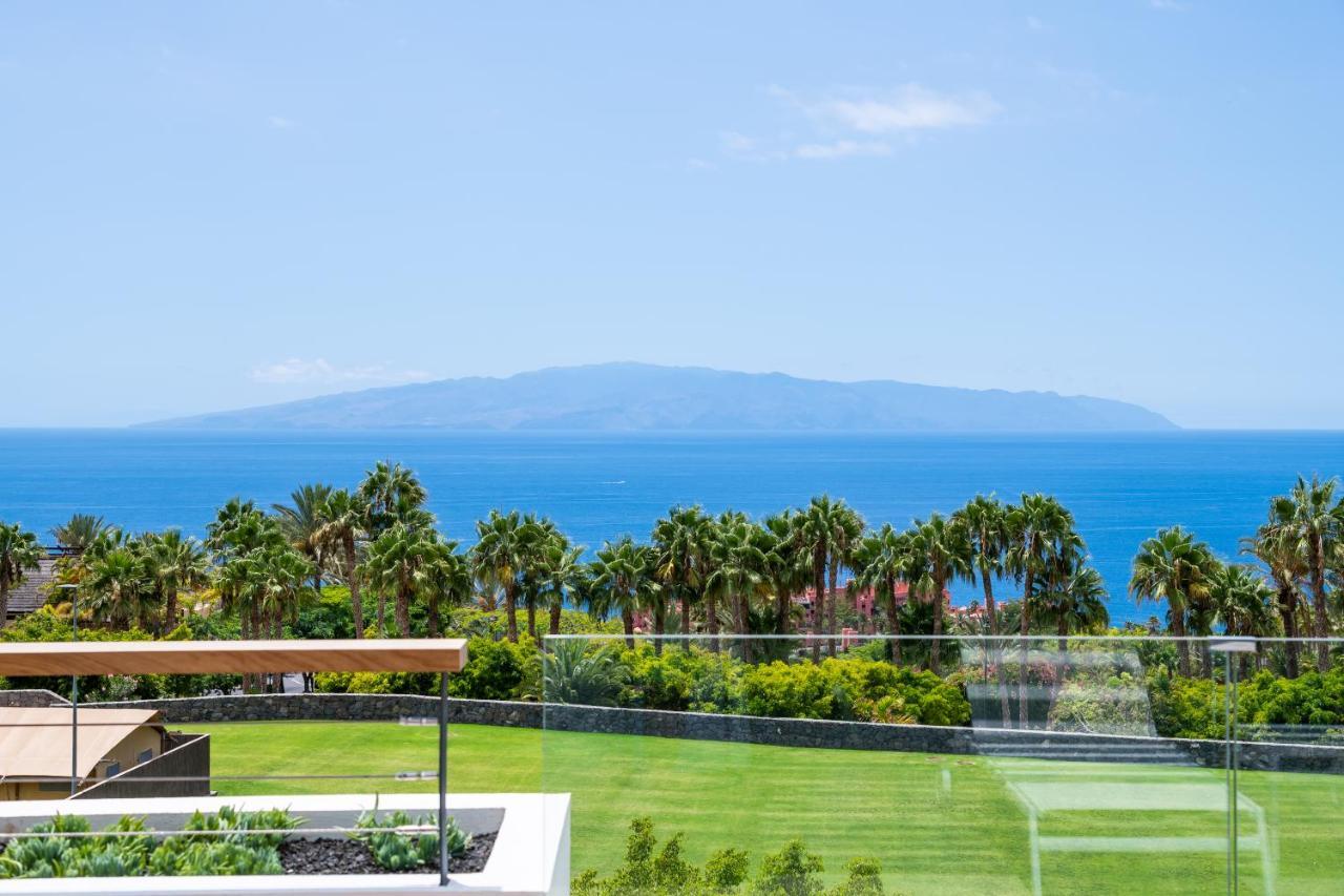 Three-Bedroom Suite with Sea View