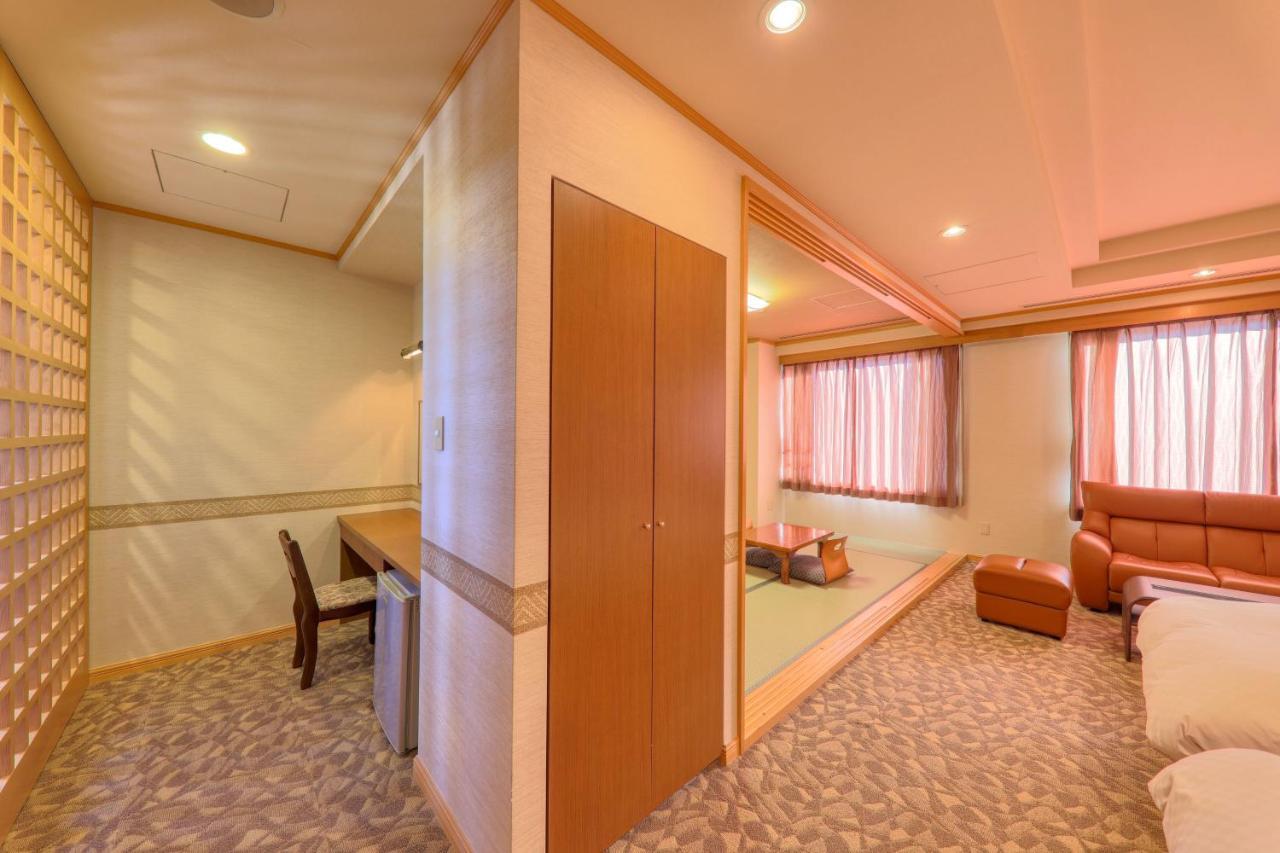 Suite  with Hot Spring Bath with Lake View