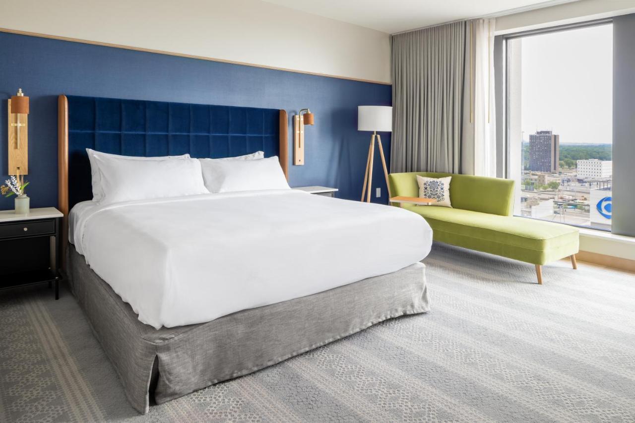 Jasper Studio Suite ADA or One King