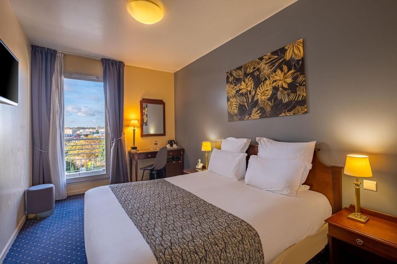 Superior Queen Room Queen Bed Garden View