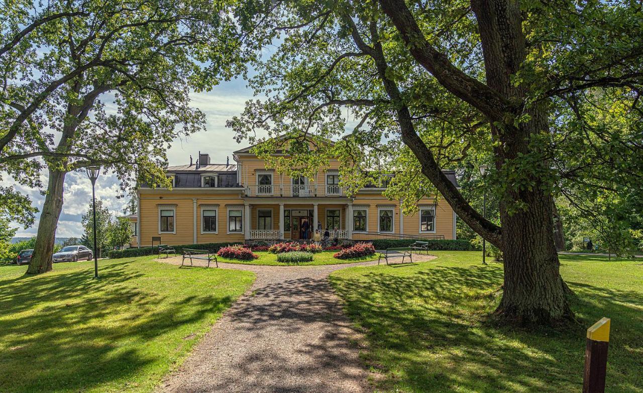 Manor Suite