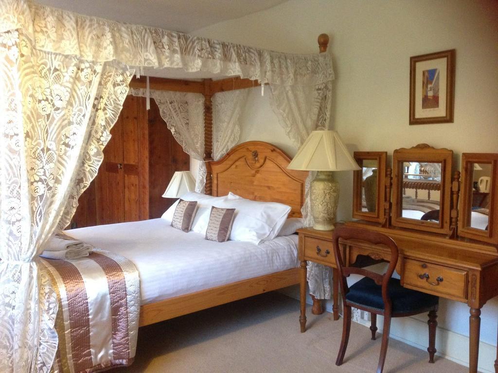 Double Suite Room with Four Poster Bed