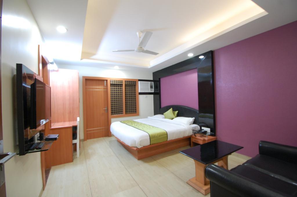 Deluxe Double AC Room
