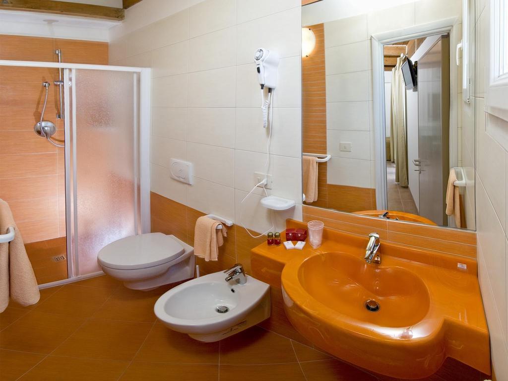 Double Room with Balcony and Sea View