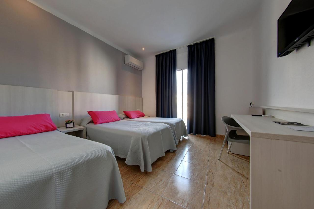 Chambre Triple (2 Adultes & 1 Enfant)