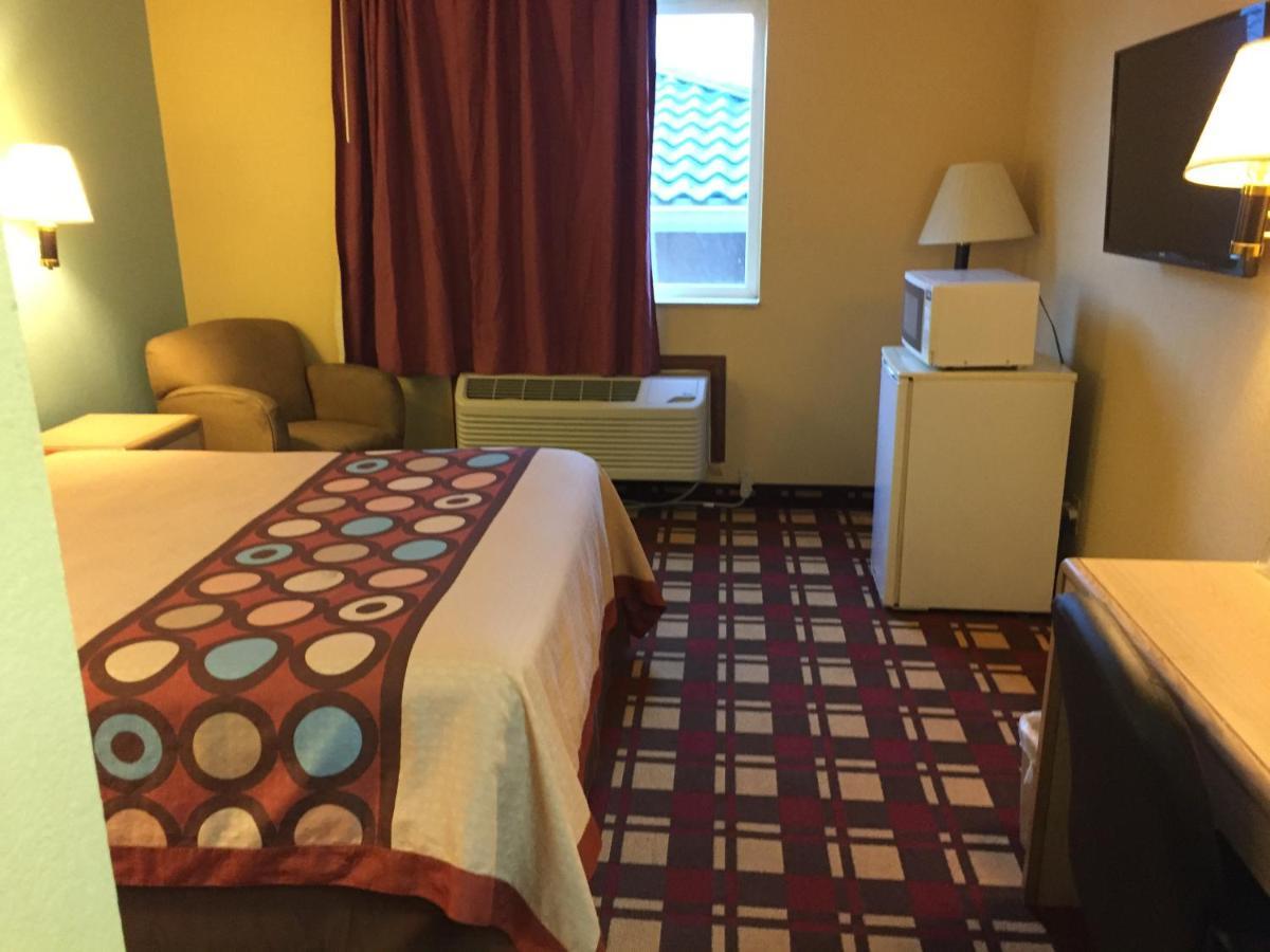 Queen Room - Non-Smoking