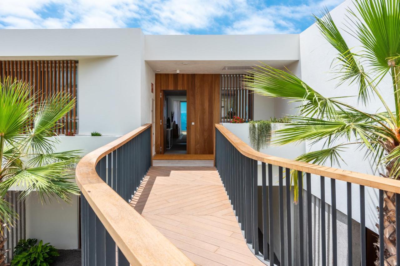 One-Bedroom Suite with Sea View