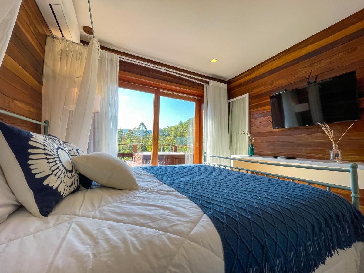 Suite with Hot Tub