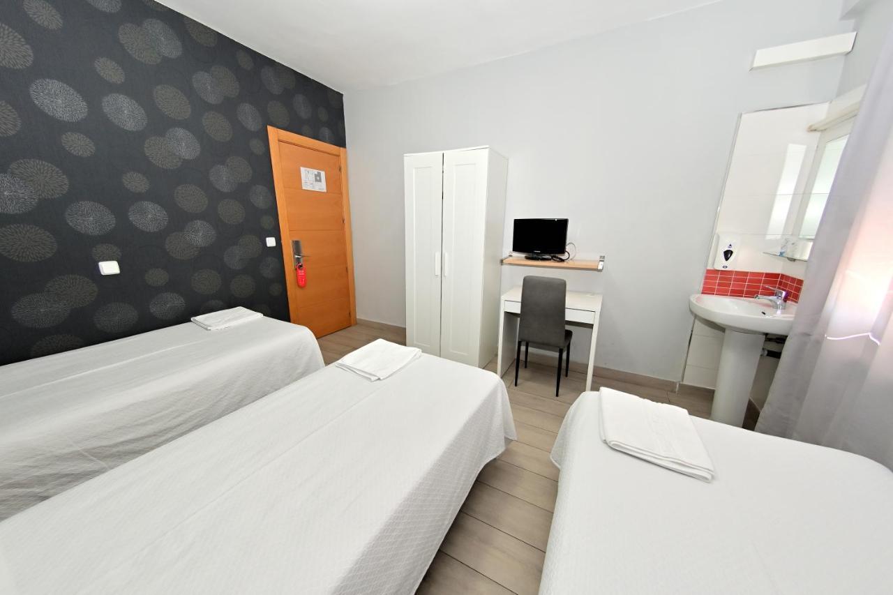 Doppel-/Zweibettzimmer mit Zustellbett und Gemeinschaftsbad