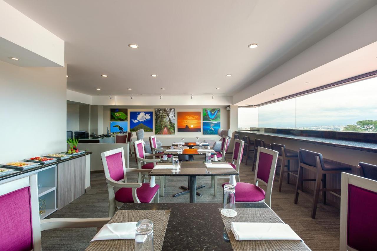 Habitación Estándar con acceso al salón - 1 cama extragrande - Planta Club