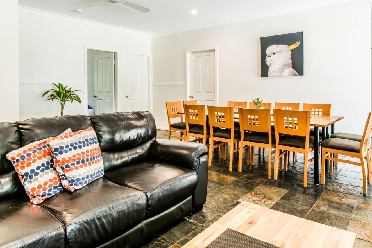 Three-Bedroom House,1157053857:JPEG