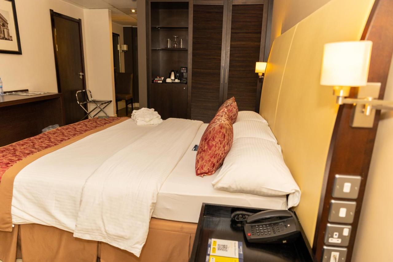 Standard Queen Room