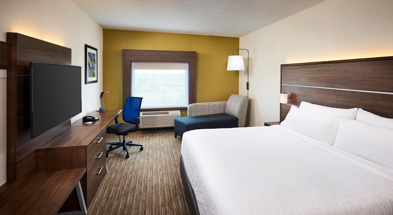 King Room - Mobility Access/Roll in Shower - Non-Smoking