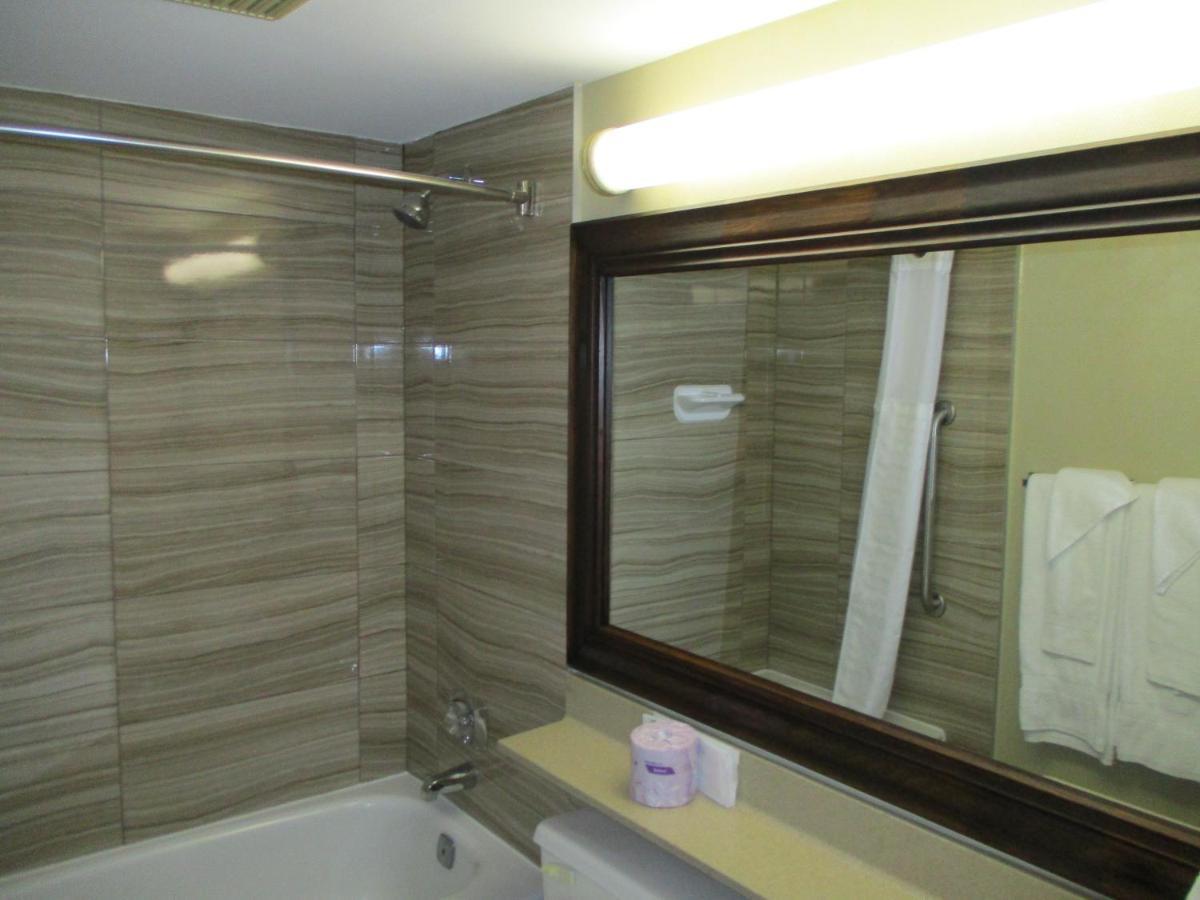 Queen Room with Two Queen Beds - Upper Floor/Non-Smoking