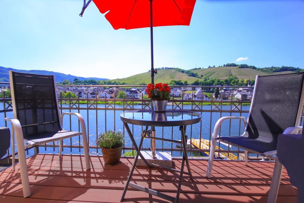 Apartment mit Balkon