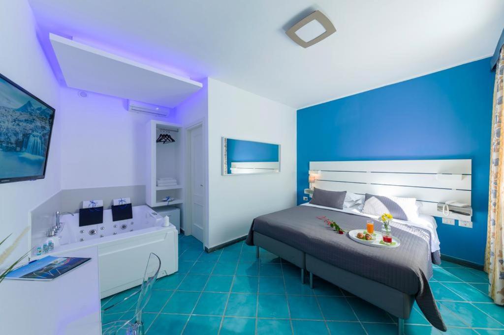Suite with Hot Tub