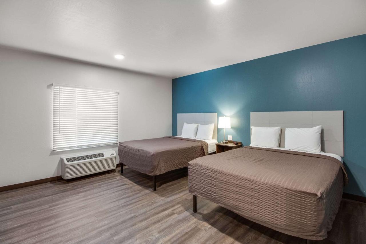 Queen Room with Roll-In Shower - Accessible/Non-Smoking