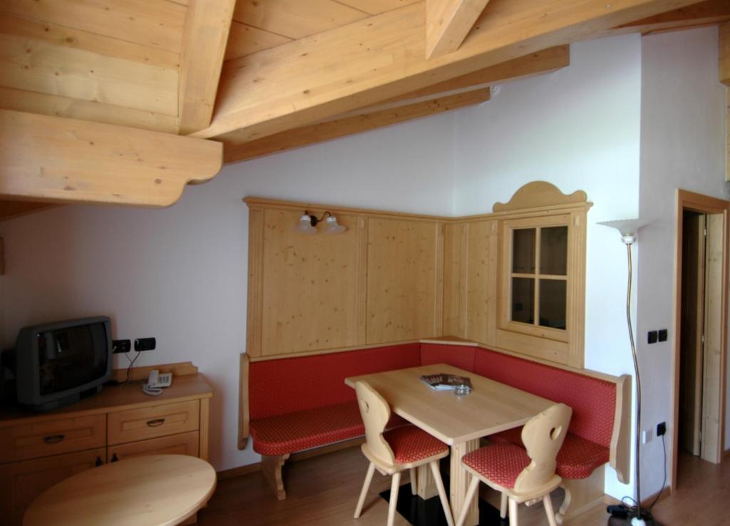 One-Bedroom Apartment (4 Adults)