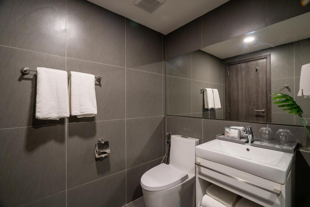 Chambre Lit King-Size - Vue sur Piscine