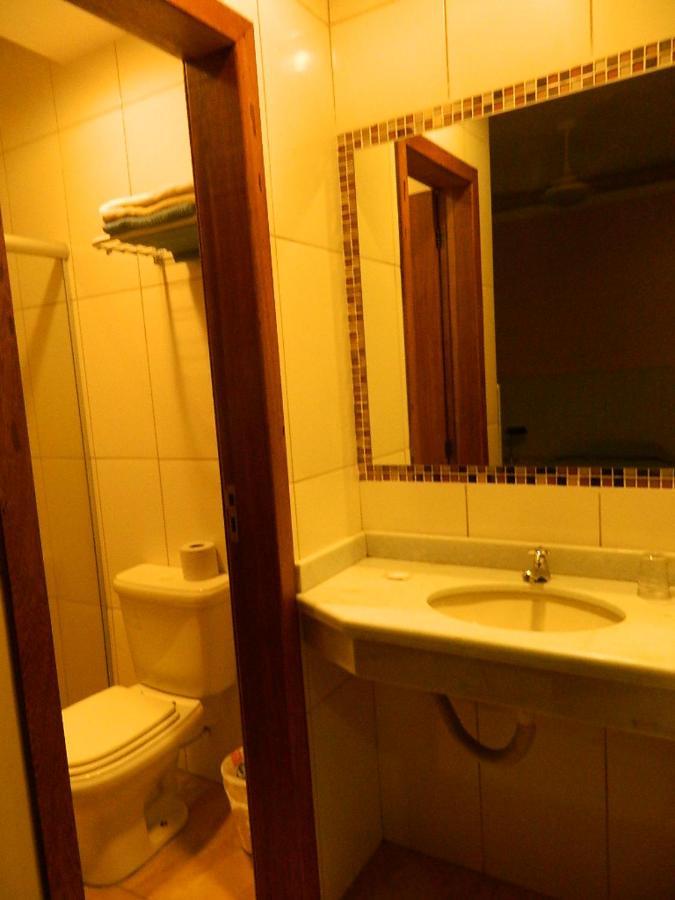 Quarto Econômico com 2 Camas de Solteiro e Ventilador