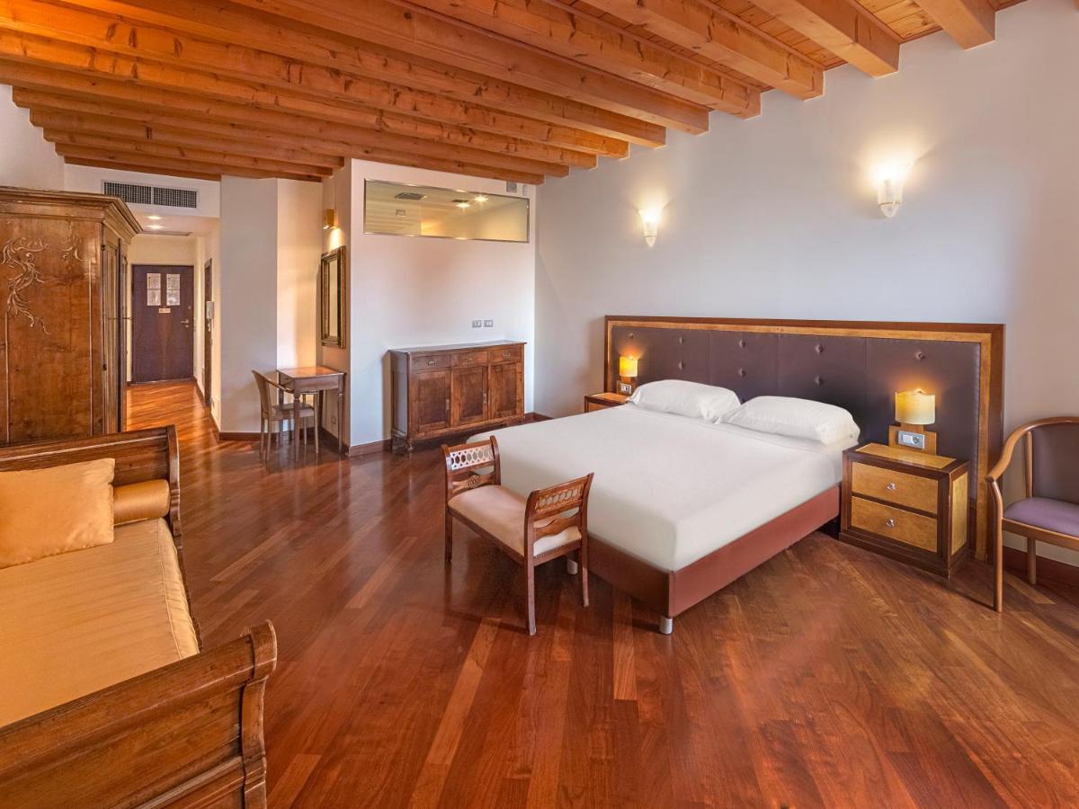 Deluxe Double with Balcony and Arena View