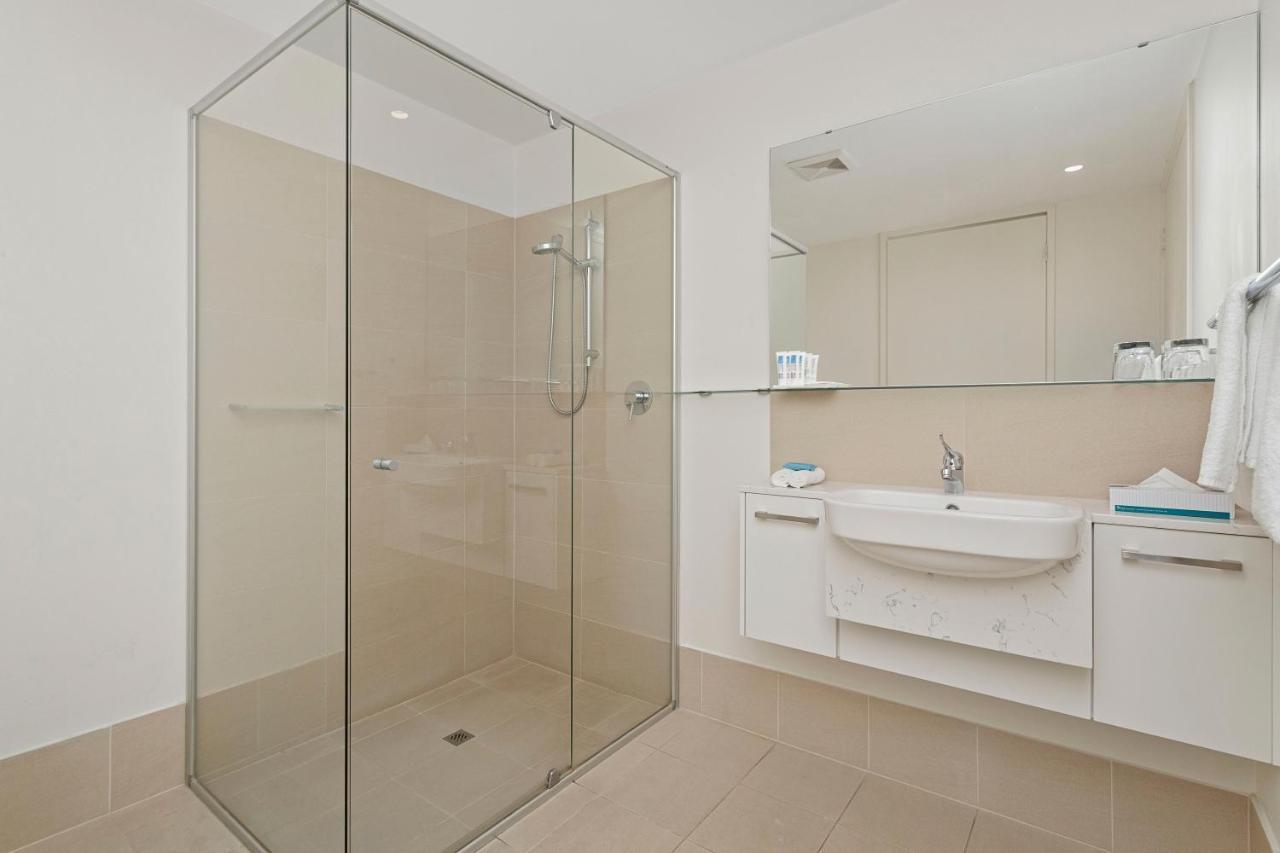 Deluxe One-Bedroom Apartment