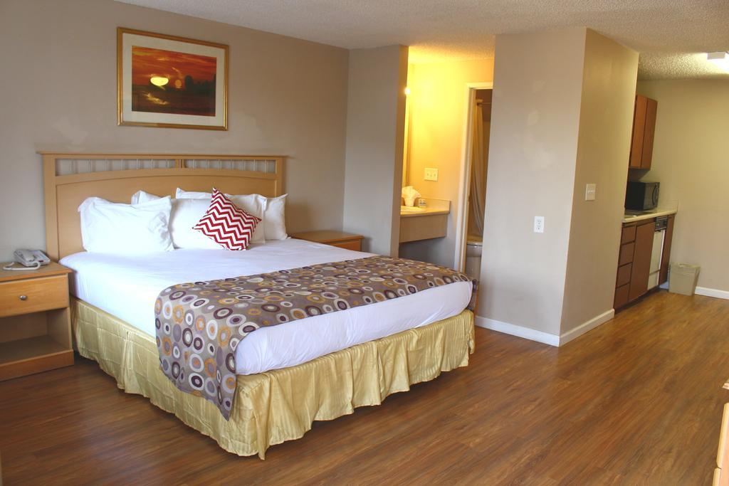 King Room - Disability Access/Non-Smoking