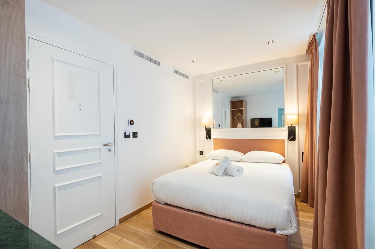 Superior Double Room Street View
