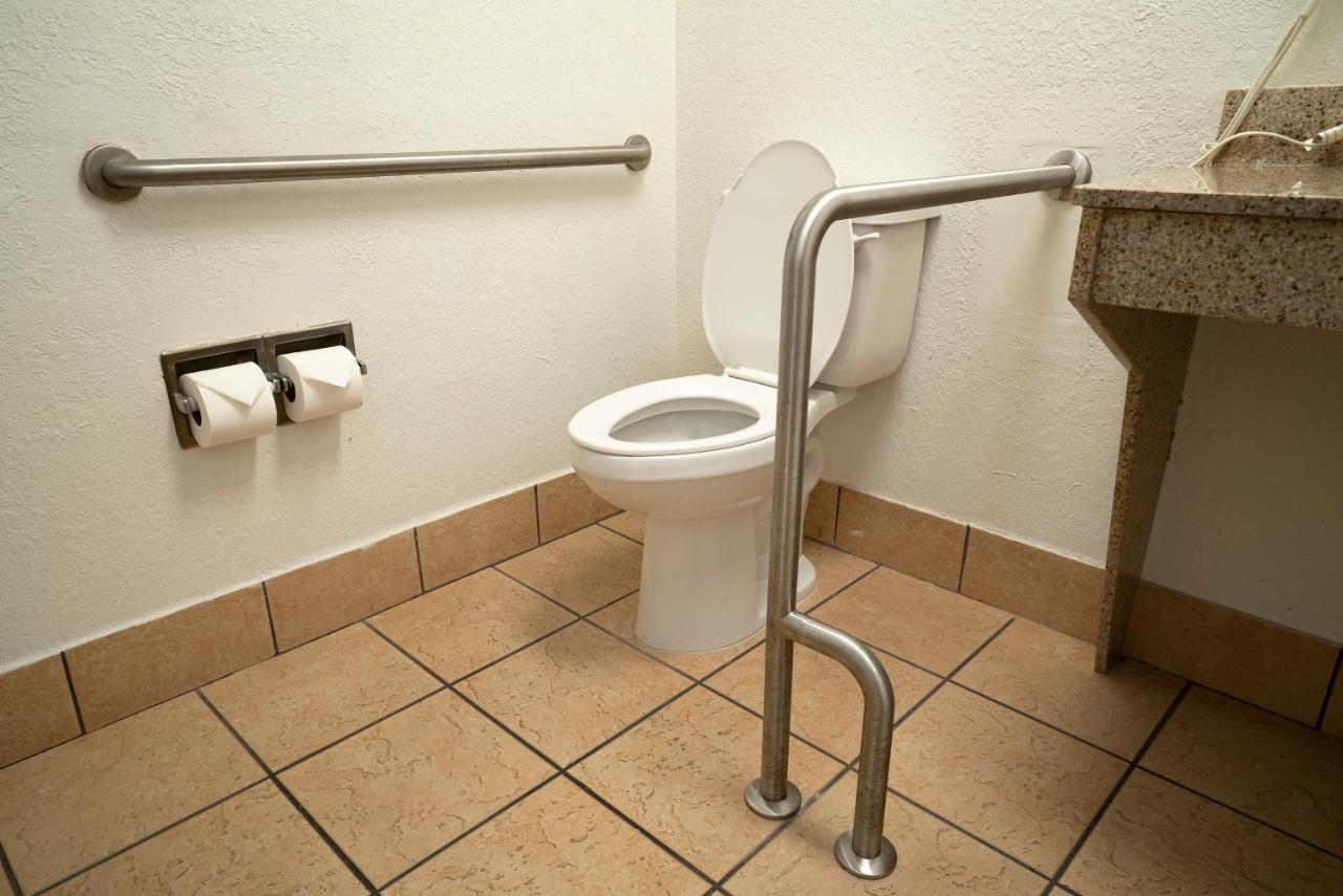 King Room with Shower - Disability Access/Non-Smoking - Interior Hall